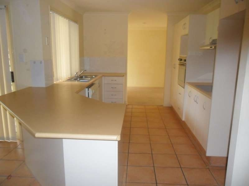 15 Ingles Circuit, Arundel QLD 4214