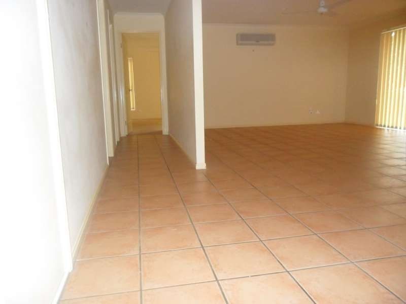 15 Ingles Circuit, Arundel QLD 4214