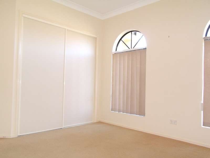 4 Orpington Court, Arundel QLD 4214