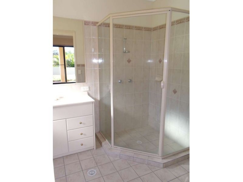 4 Orpington Court, Arundel QLD 4214