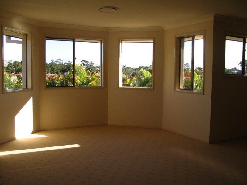 9 Marjorie Crescent, Benowa QLD 4217