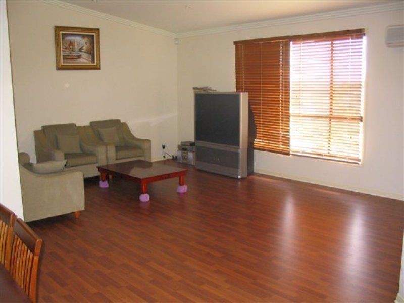 18 Tiger Drive, Arundel QLD 4214