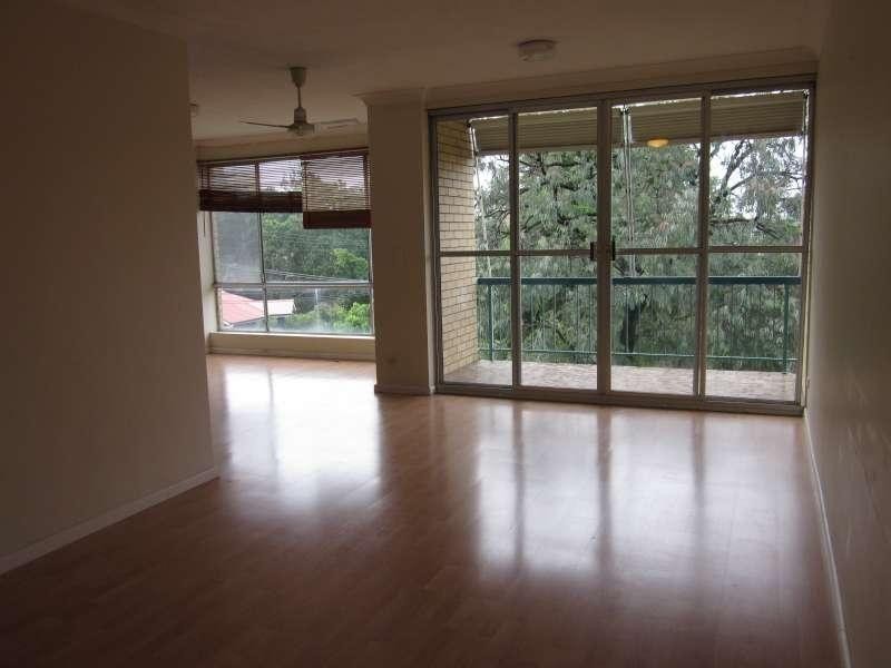 4/52 Sisley Street, St Lucia QLD 4067