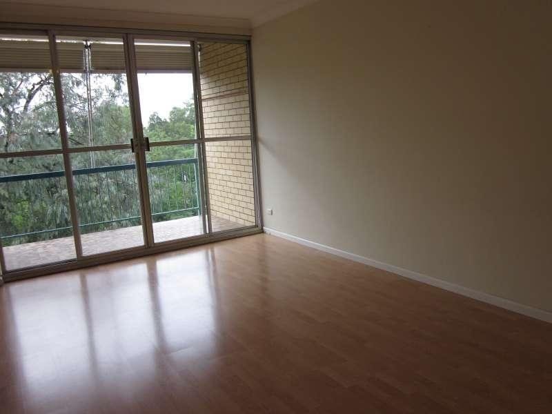 4/52 Sisley Street, St Lucia QLD 4067