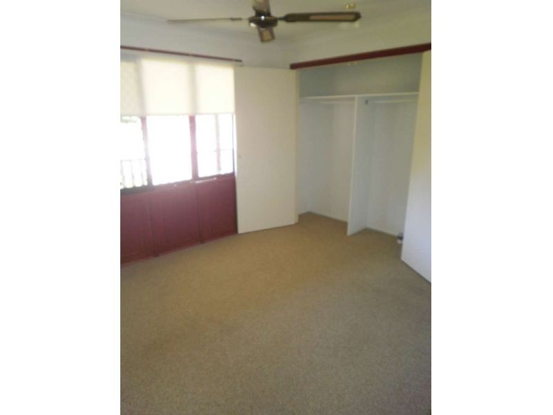 39 Warana Avenue, Southport QLD 4215