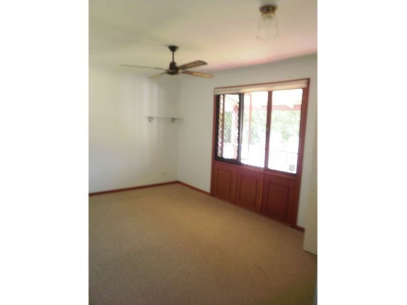 39 Warana Avenue, Southport QLD 4215