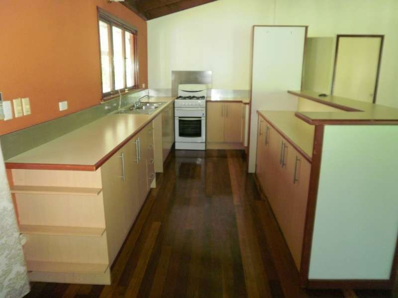 39 Warana Avenue, Southport QLD 4215