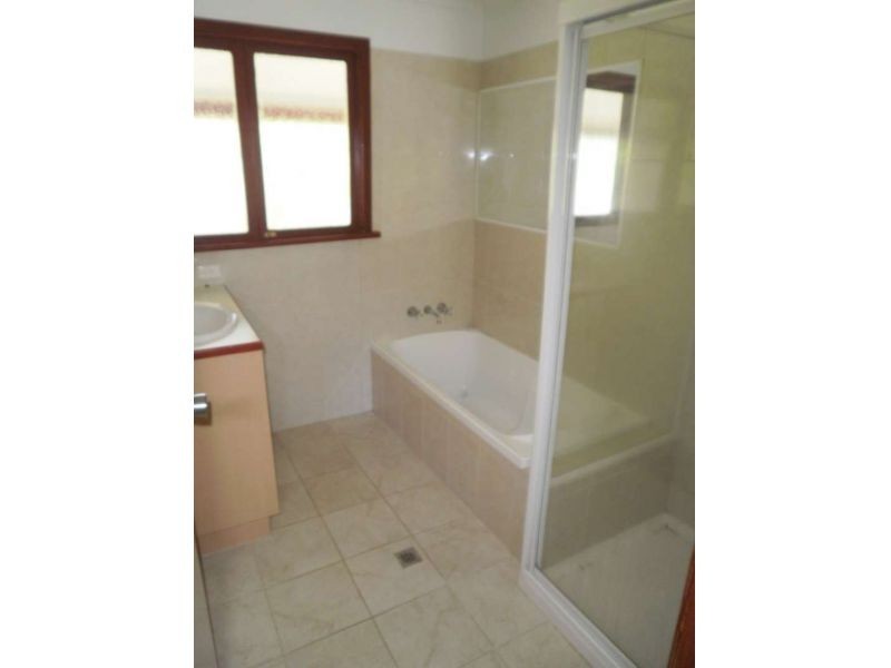 39 Warana Avenue, Southport QLD 4215