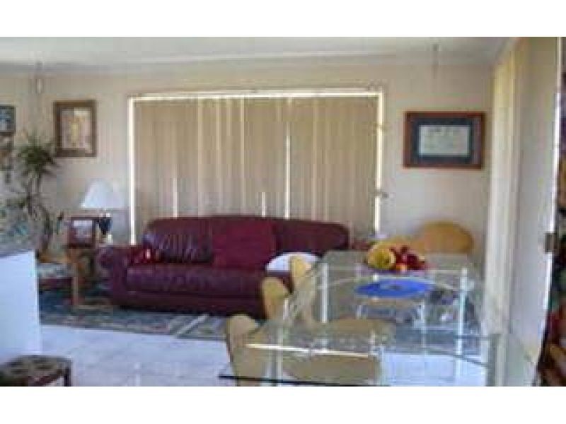 2 Regal Court, Highland Park QLD 4211