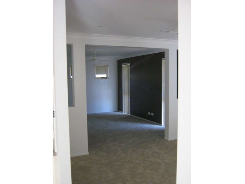 8 Calypso Court, Oxenford QLD 4210