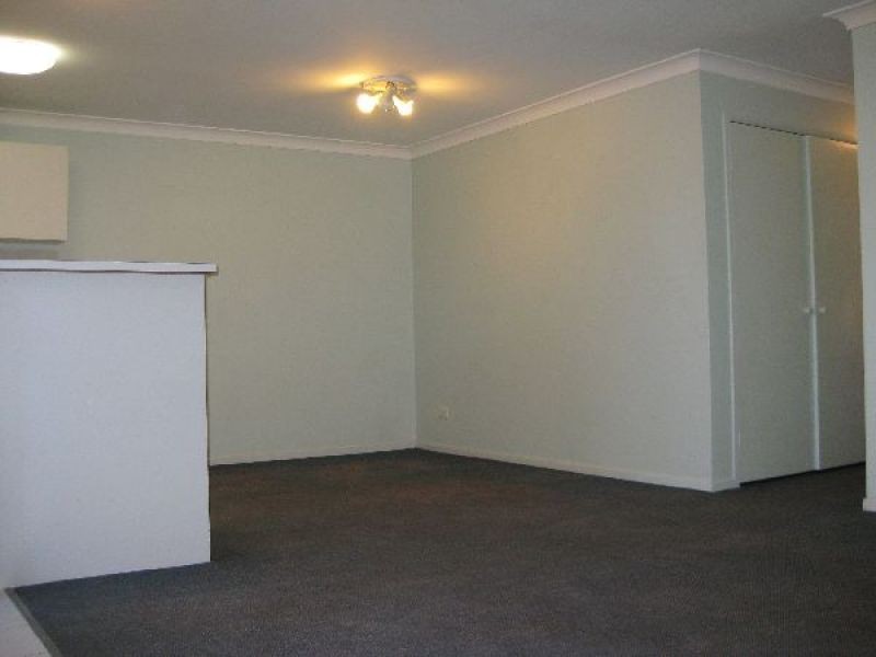 2/8 Hill Court, Labrador QLD 4215