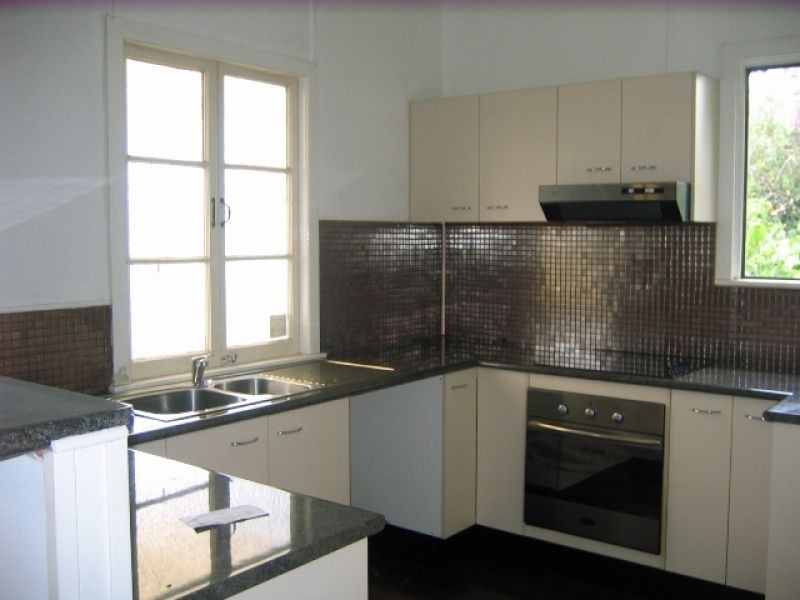 63 Kindra Avenue, Southport QLD 4215