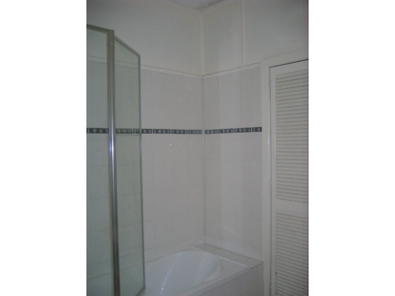 63 Kindra Avenue, Southport QLD 4215