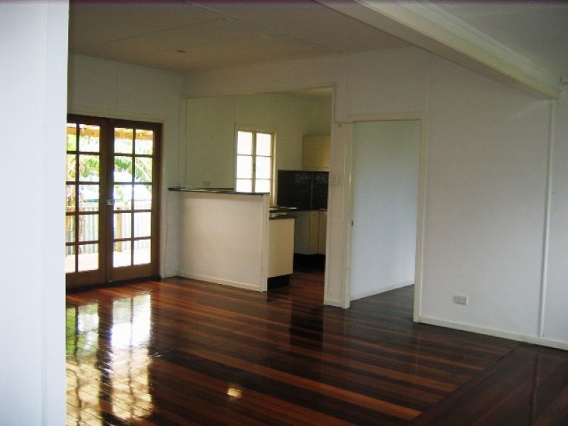 63 Kindra Avenue, Southport QLD 4215