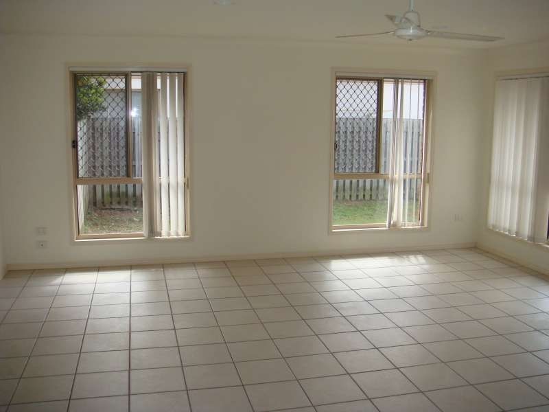 27 Barrs Avenue, Oxenford QLD 4210