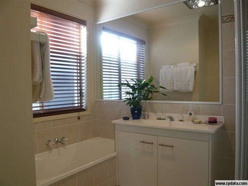 42 Marble Arch Street, Arundel QLD 4214