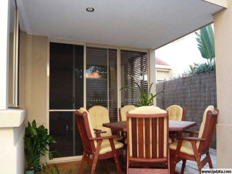 42 Marble Arch Street, Arundel QLD 4214