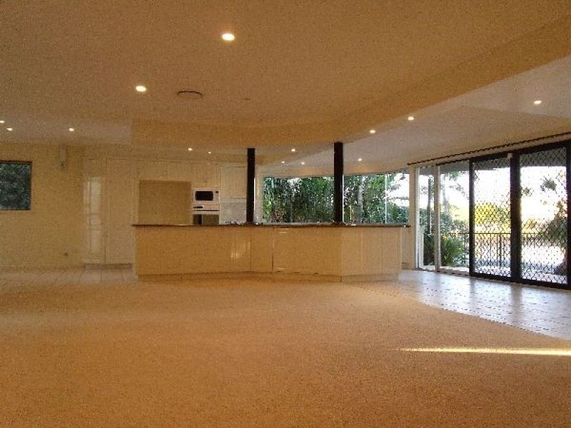 24 Annoula Avenue, Biggera Waters QLD 4216