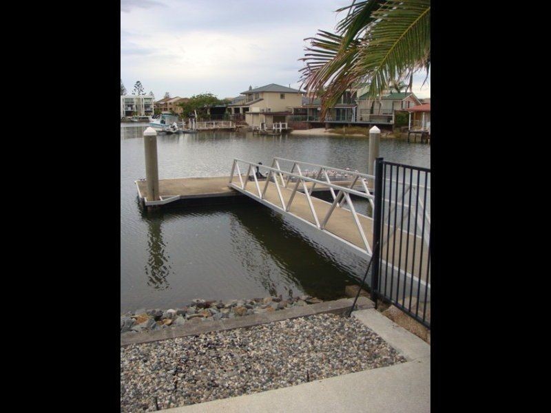 24 Annoula Avenue, Biggera Waters QLD 4216