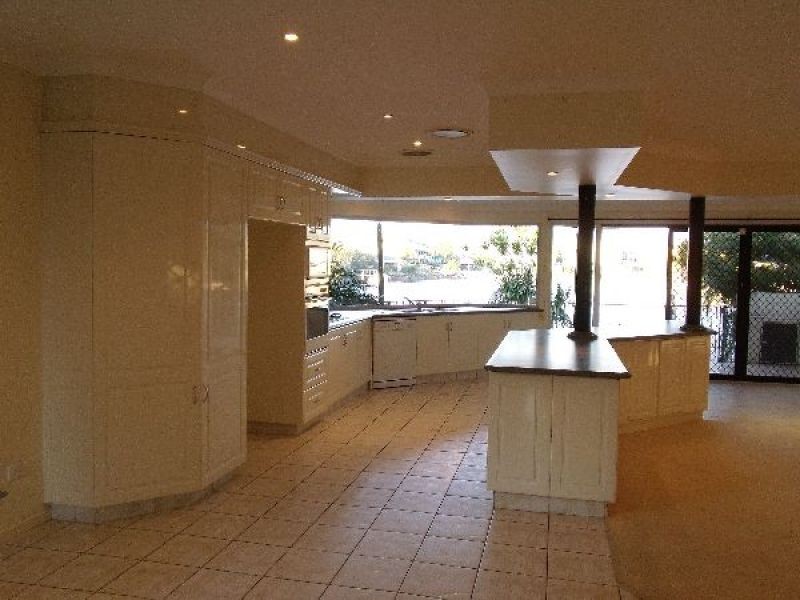 24 Annoula Avenue, Biggera Waters QLD 4216