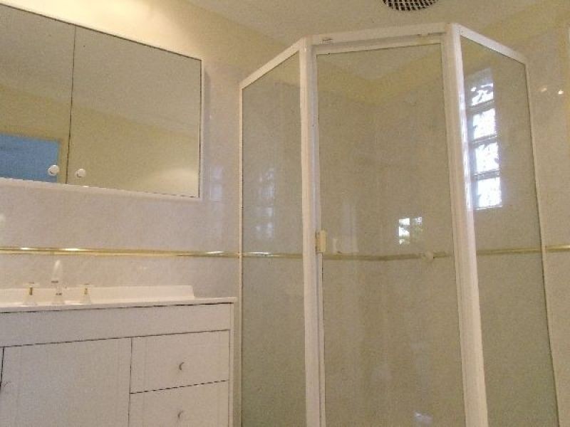 24 Annoula Avenue, Biggera Waters QLD 4216