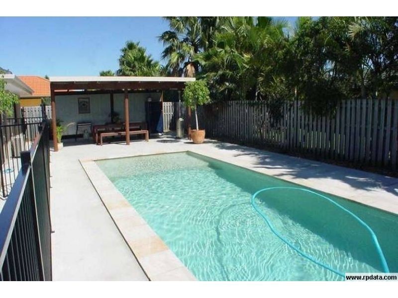 42a Sickle Avenue, Hope Island QLD 4212