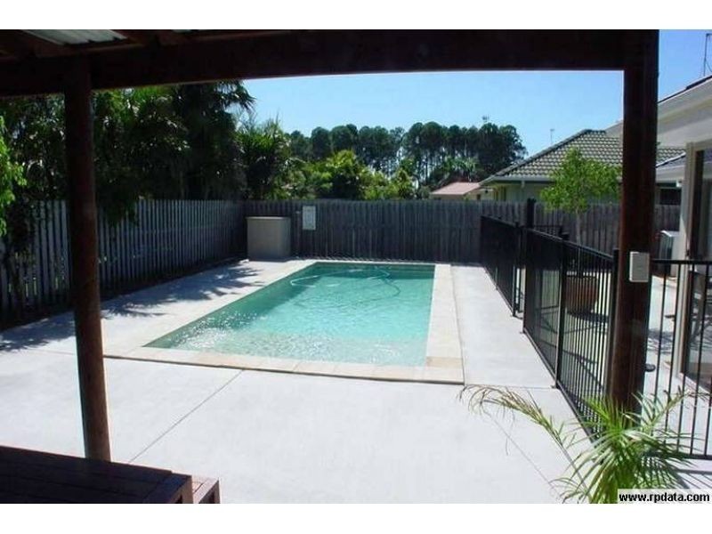 42a Sickle Avenue, Hope Island QLD 4212
