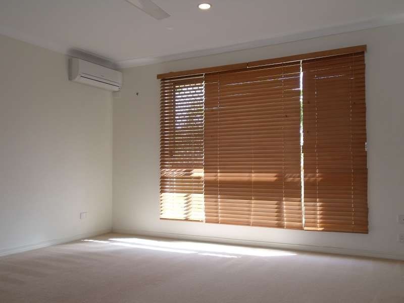 2 Greensborough Crescent, Parkwood QLD 4214