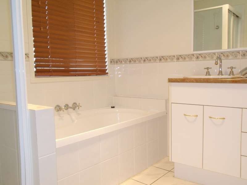 2 Greensborough Crescent, Parkwood QLD 4214