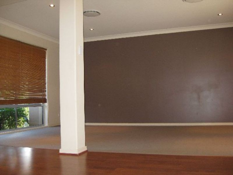 43 Nottinghill Gate Drive, Arundel QLD 4214