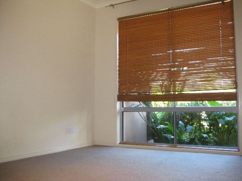 43 Nottinghill Gate Drive, Arundel QLD 4214