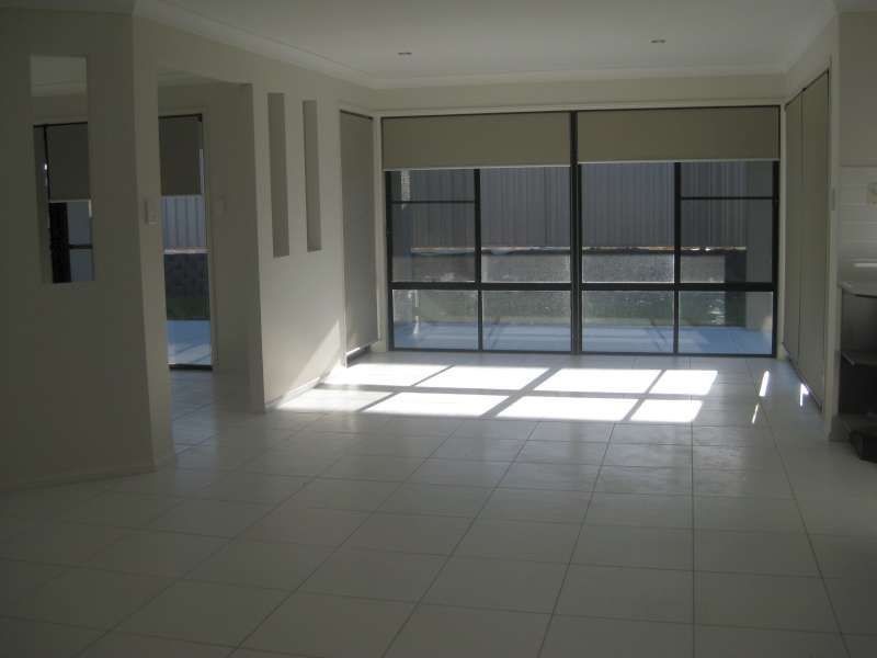 6 Diane Parade, Kallangur QLD 4503