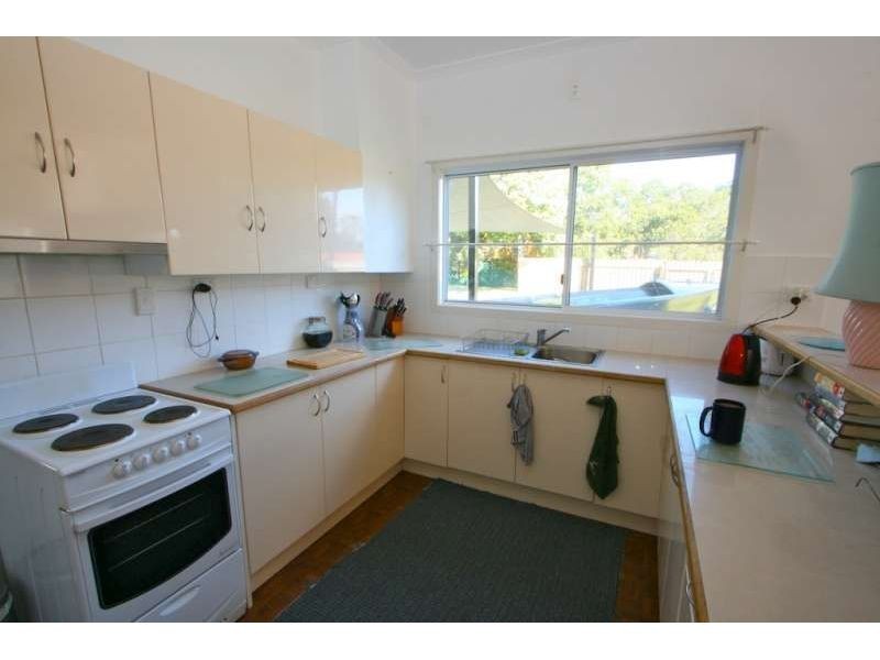 4 Dan Street, Clontarf QLD 4019