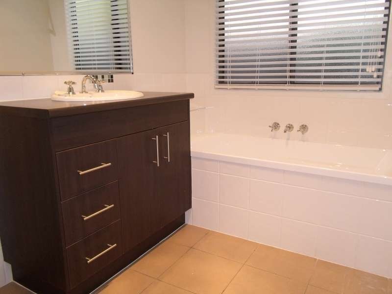 12 Brooke Avenue, Southport QLD 4215