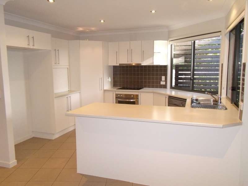 12 Brooke Avenue, Southport QLD 4215