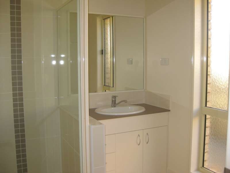 8 Dear Place, Bellmere QLD 4510