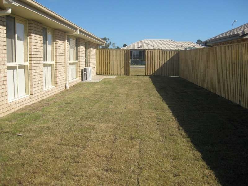 8 Dear Place, Bellmere QLD 4510