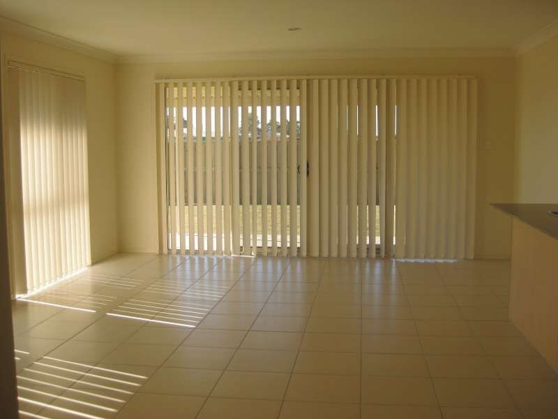 8 Dear Place, Bellmere QLD 4510