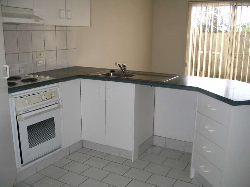 3/6 Harley Street, Labrador QLD 4215