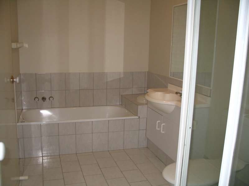 3/6 Harley Street, Labrador QLD 4215