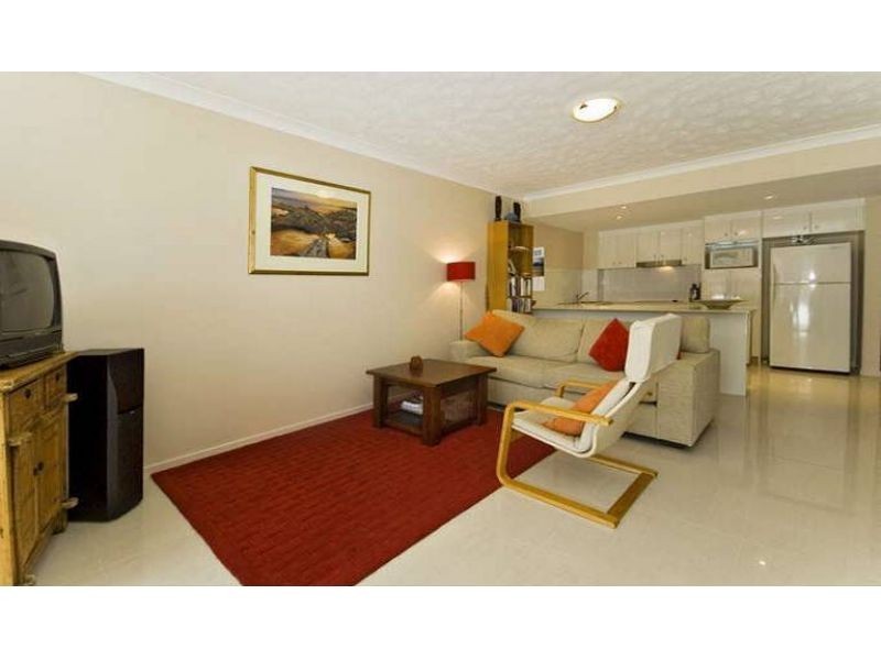 2/24-26 Parker Street, Labrador QLD 4215