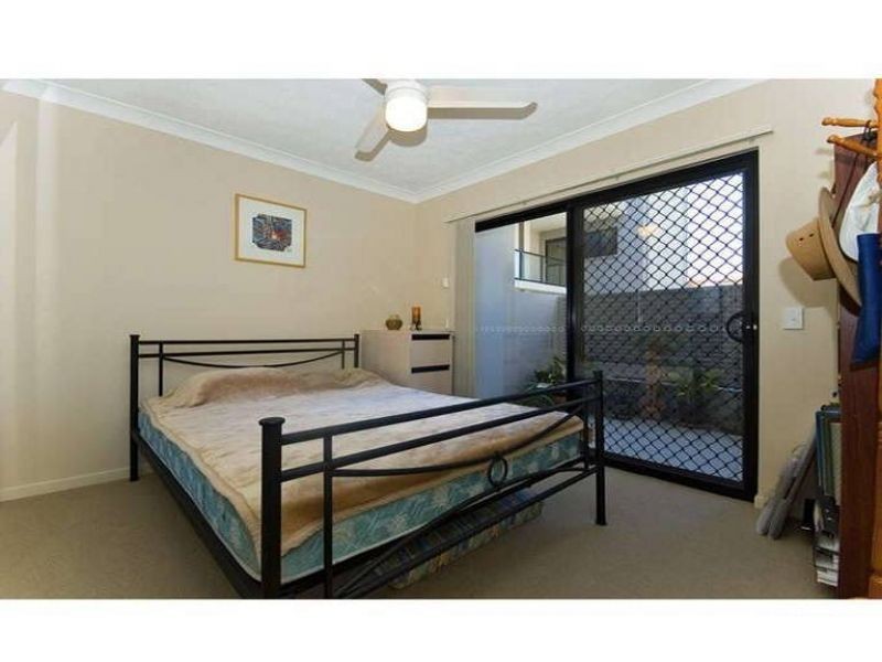 2/24-26 Parker Street, Labrador QLD 4215