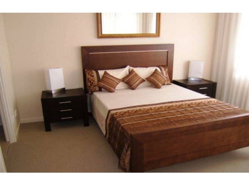 2/24-26 Parker Street, Labrador QLD 4215