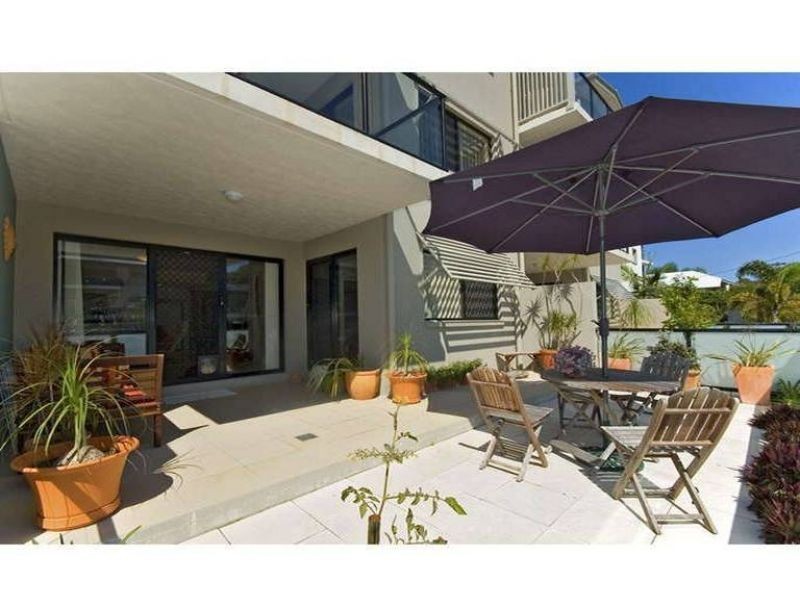 2/24-26 Parker Street, Labrador QLD 4215