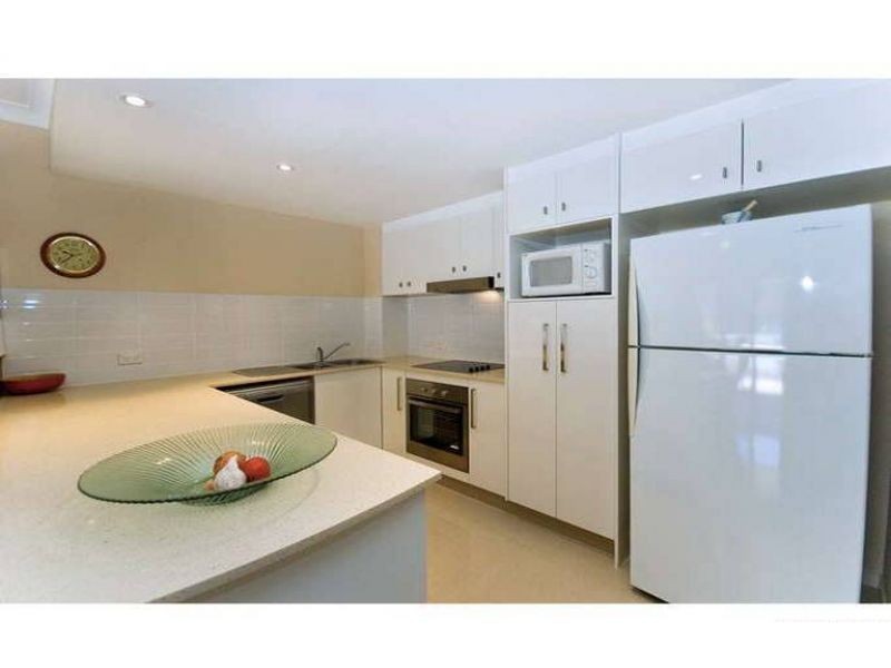 2/24-26 Parker Street, Labrador QLD 4215