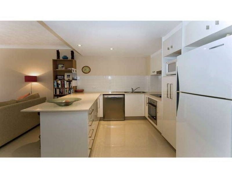 2/24-26 Parker Street, Labrador QLD 4215