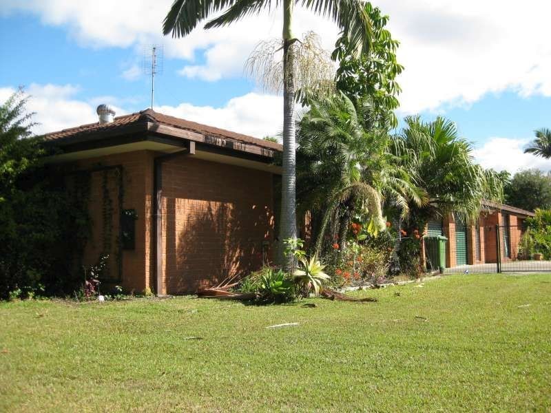 1/4 Elm Court, Labrador QLD 4215