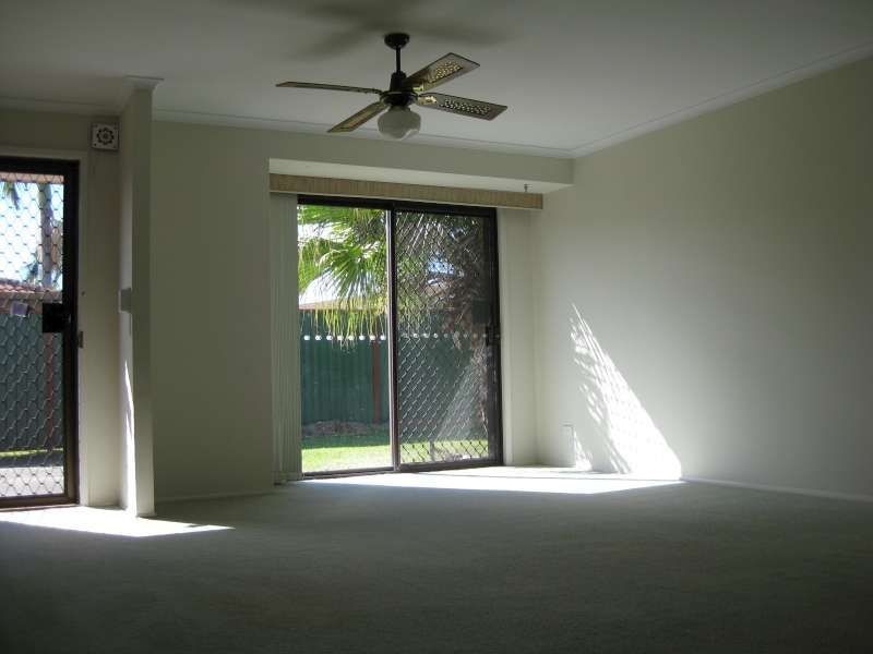 1/4 Elm Court, Labrador QLD 4215