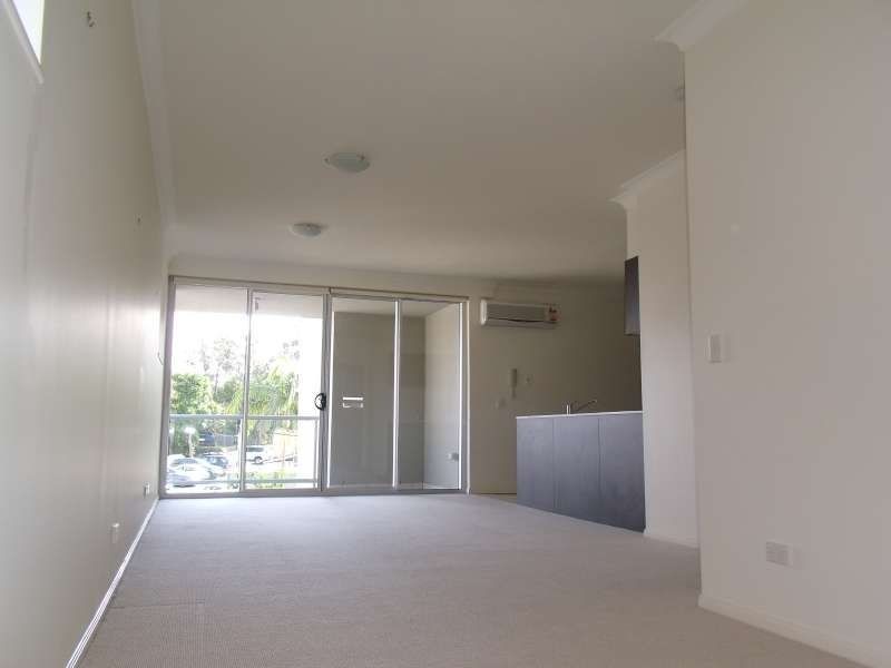 10/5 Carey Lane, Southport QLD 4215