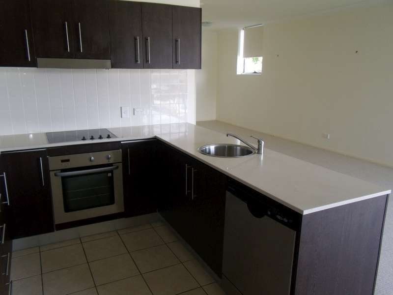 10/5 Carey Lane, Southport QLD 4215